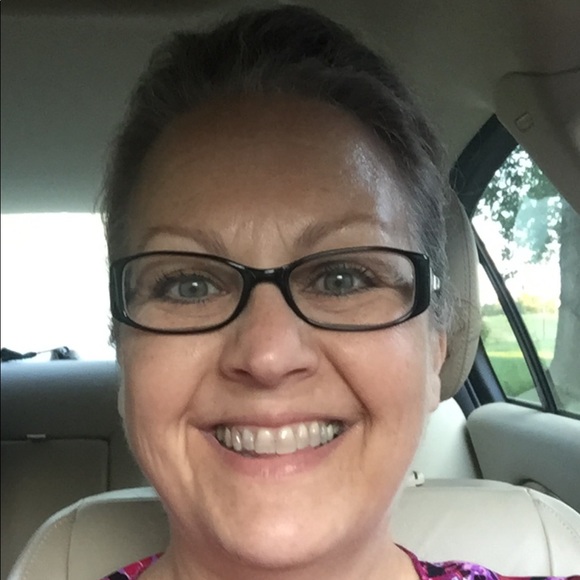 Meet your Posher, Shelly - Picture 2 of 4